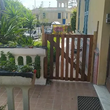 Casa Con Giardino Celestina Apartment *